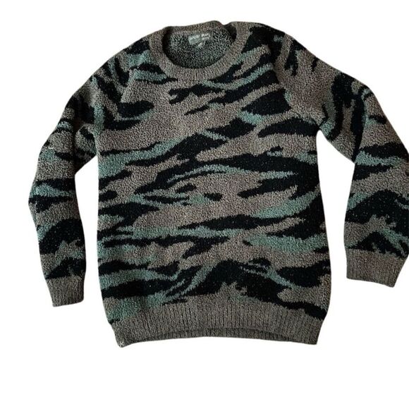 Barefoot Dreams Sweaters - Barefoot Dreams Women's XS Green Camo CozyChic Pullover Sweater